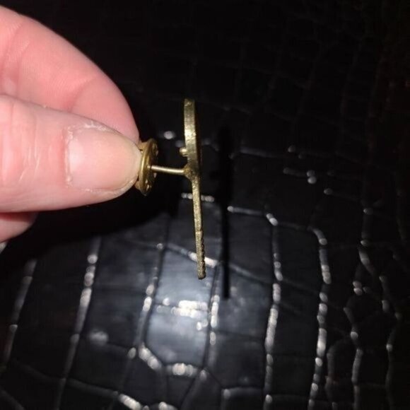 Vintage 80s Gold Tone Tennis Racket Pin Brooch Made in Taiwan - Picture 4 of 10